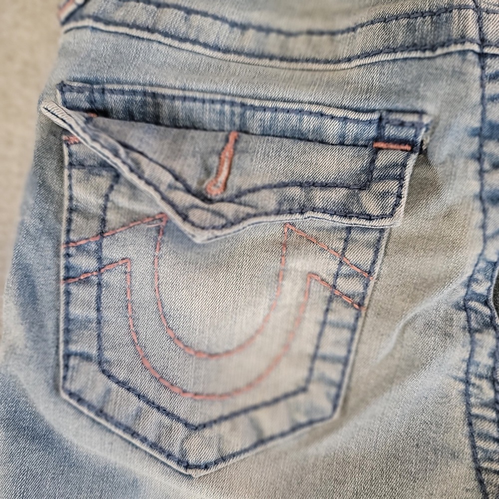 True Religion Becca Mid Rise Bootcut Jeans Light Wash Pink Stitch Size 26 - Picture 10 of 11